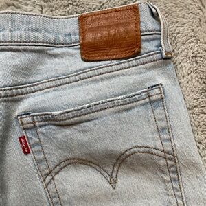 Levi’s Straight Wedgie in size 29W, 26L